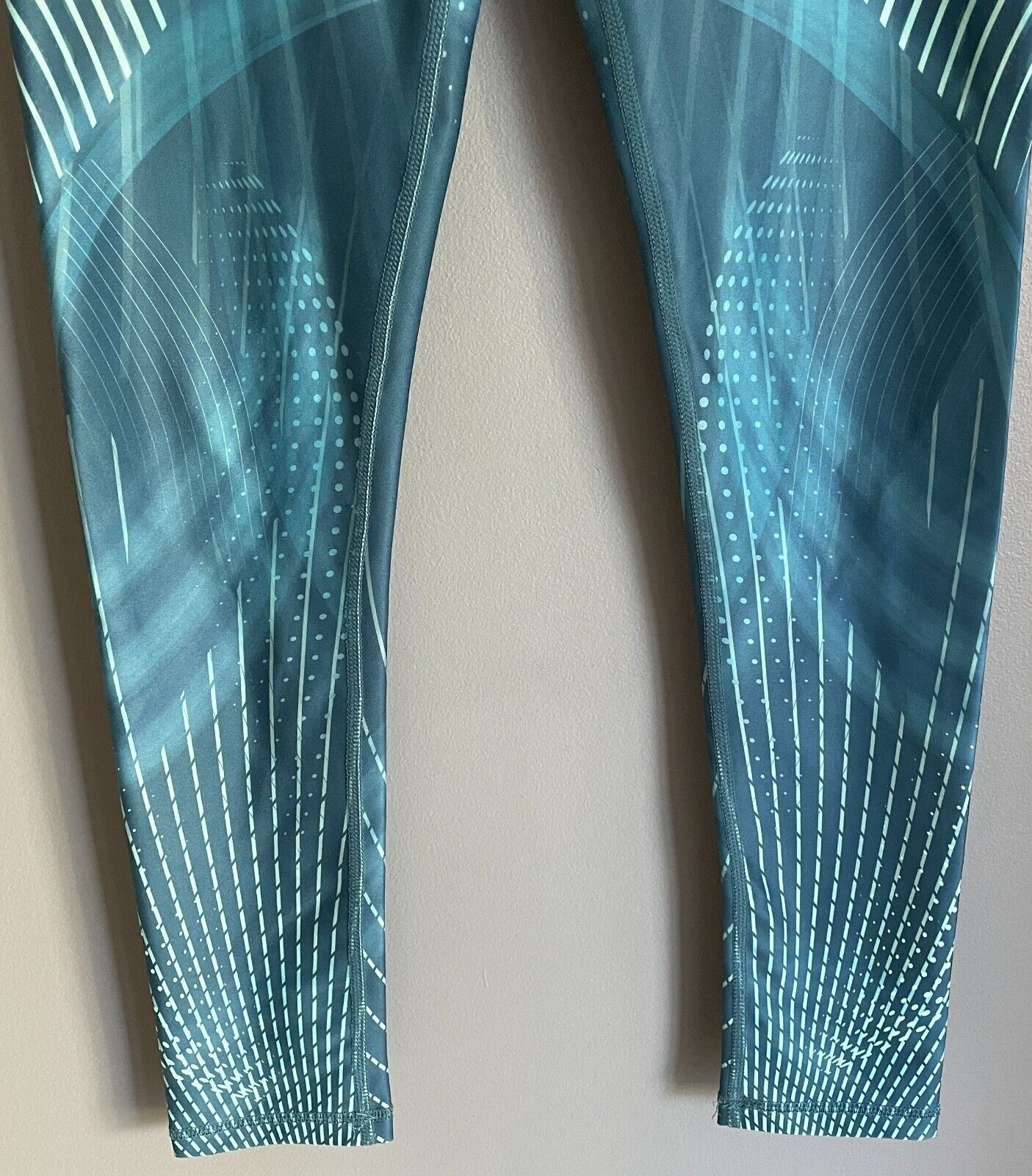 MICHELLE BRIDGES REPREVE Leggings Sage Green Print 7/8 Active Pants Gym Size 10