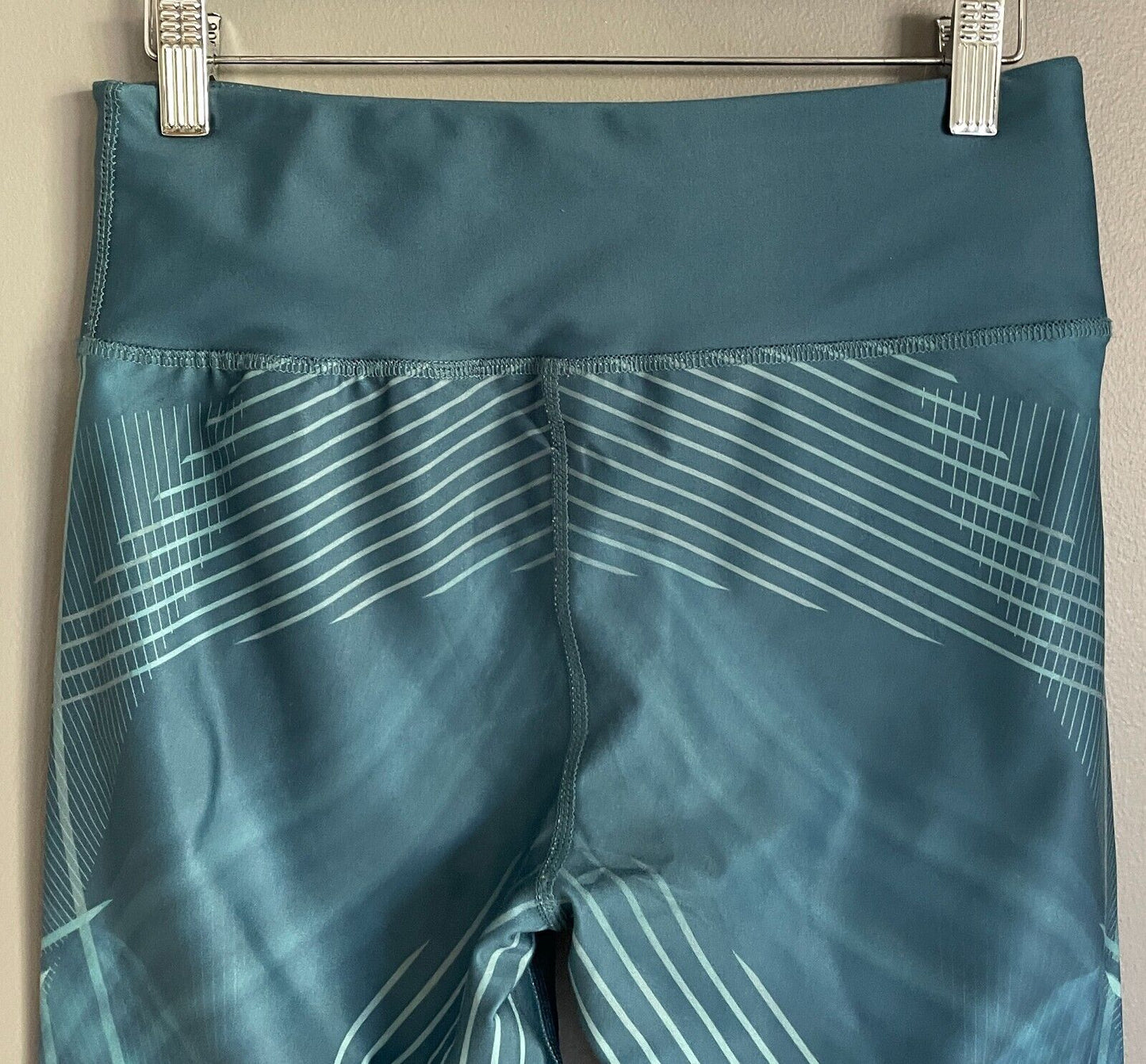 MICHELLE BRIDGES REPREVE Leggings Sage Green Print 7/8 Active Pants Gym Size 10