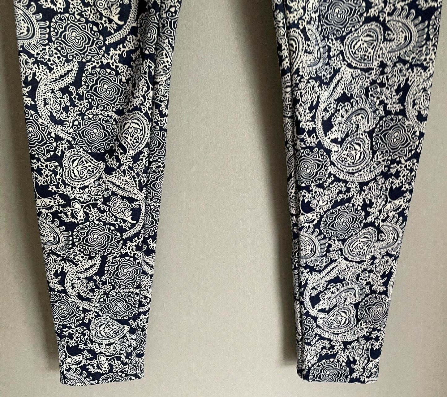 LILLE Leggings Blue White Paisley Print Fleece Lined Elastic Waist Size S Active