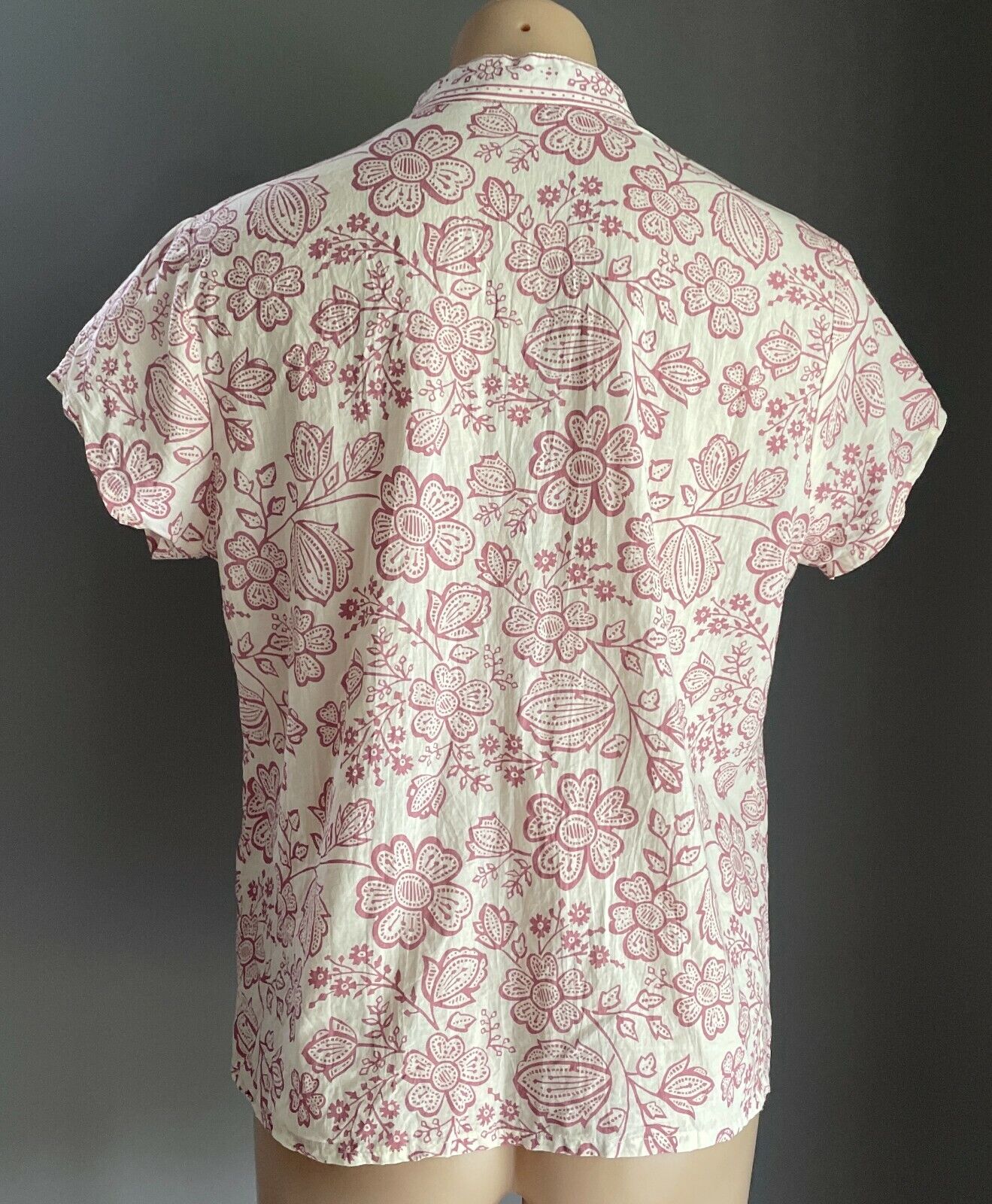 TOP ELLIE LOUISE Short Sleeve Blouse Pink White Floral Print Collarless Size 12