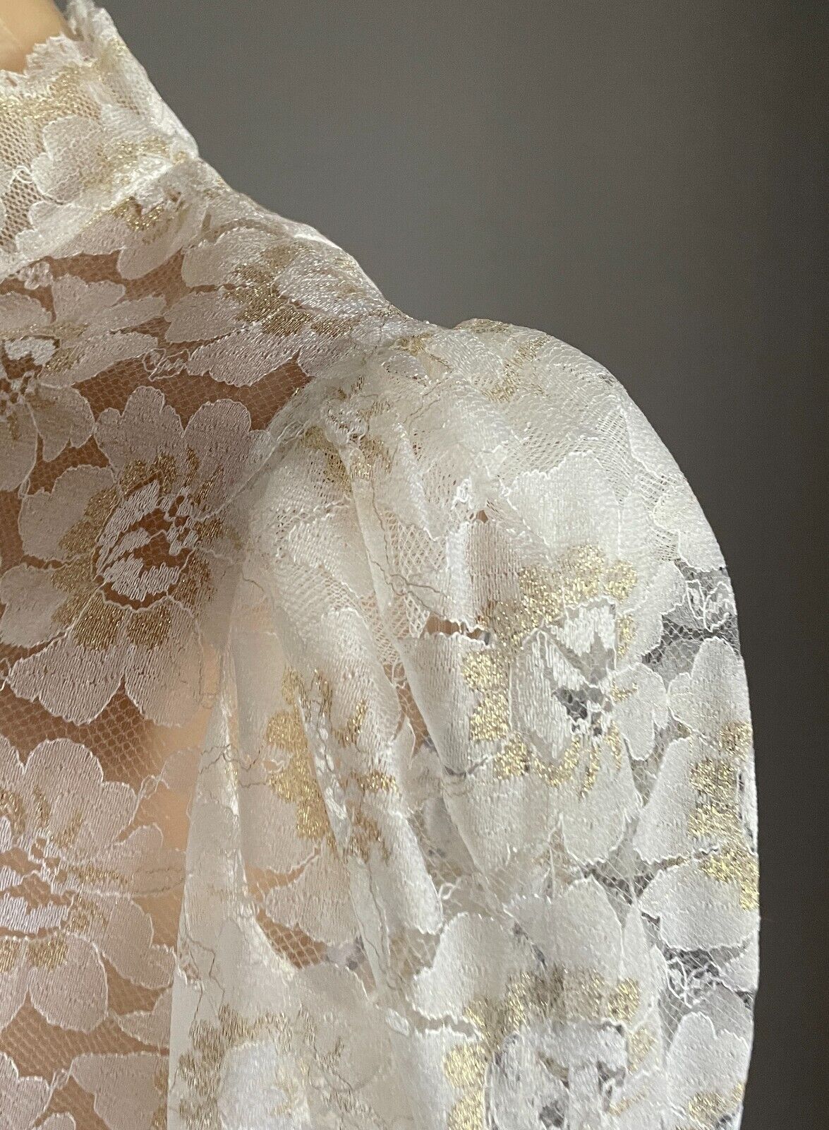 Antique Top White Lace High Neck L/Sleeve Blouse Gold Glitter Highlights Size 10