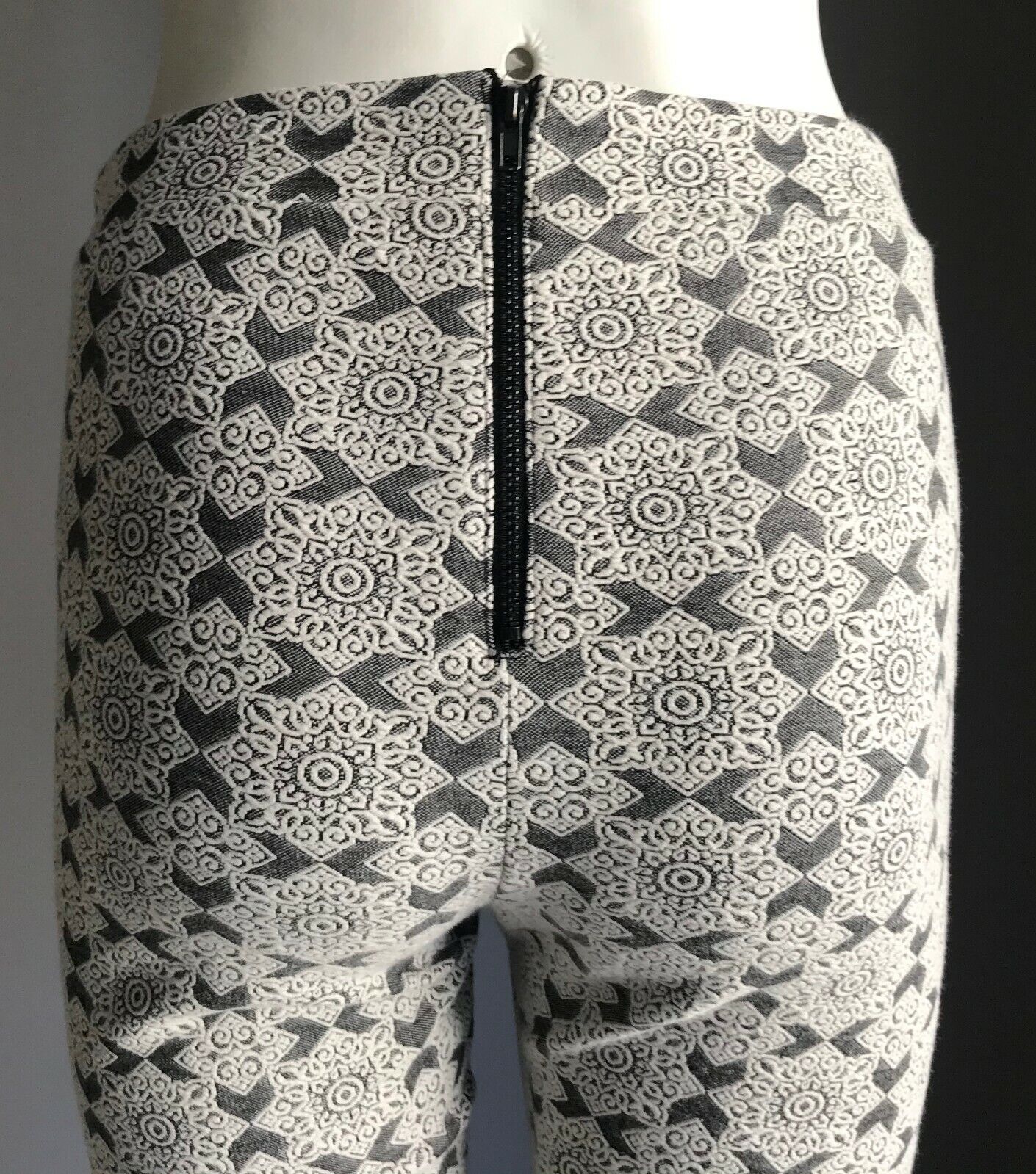 TOPSHOP Pants Grey & White Textured Geo Print Stretch Skinny Leg Ladies Size 10