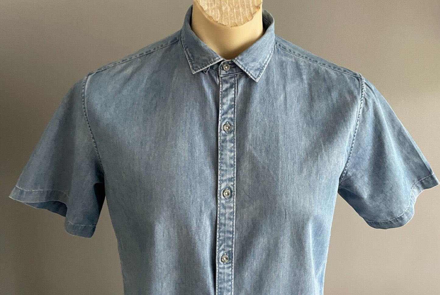 INDUSTRIE Shirt Blue Chambray Short Sleeve Mens Sz M Button Front Short Sleeves