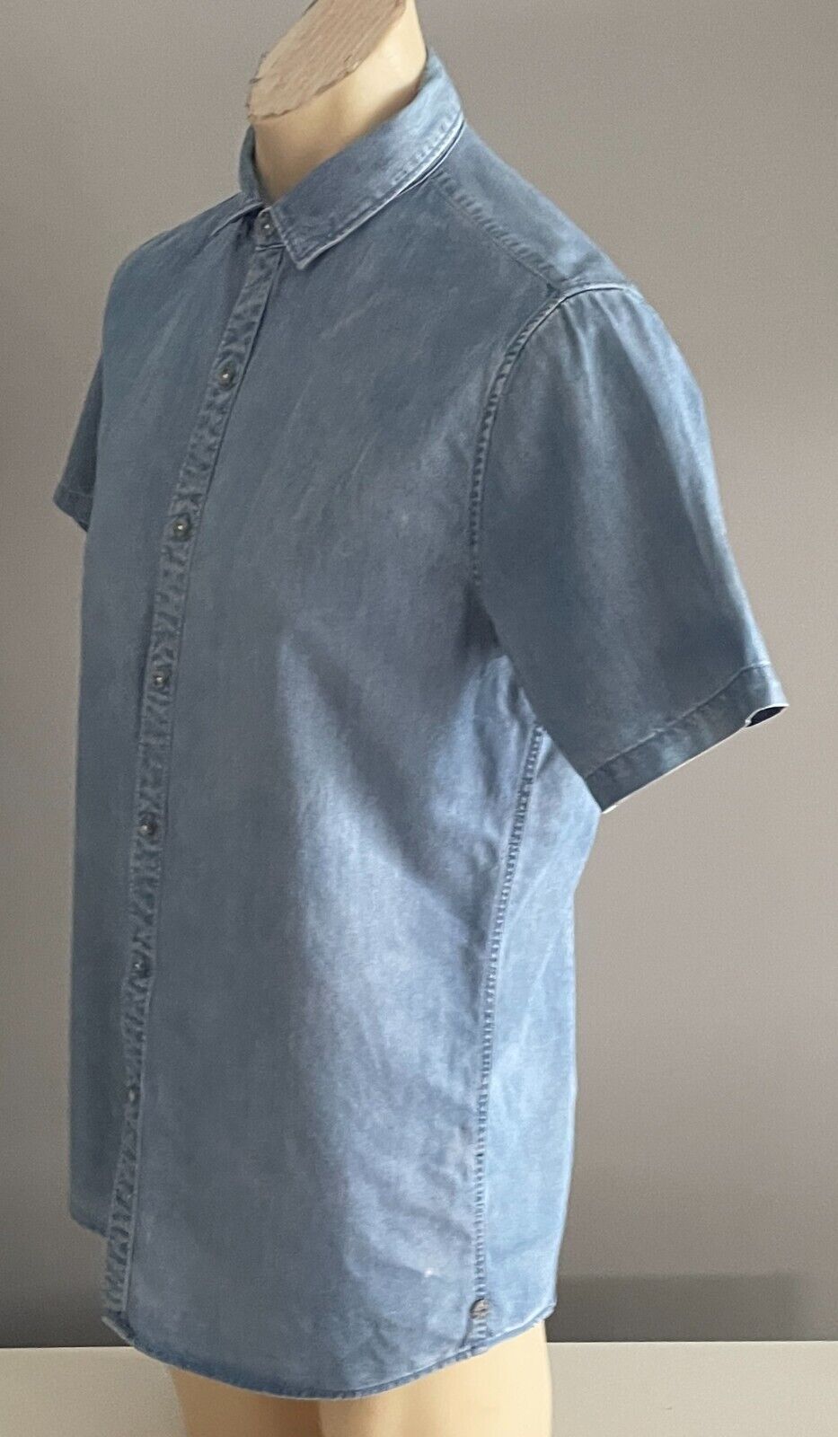INDUSTRIE Shirt Blue Chambray Short Sleeve Mens Sz M Button Front Short Sleeves