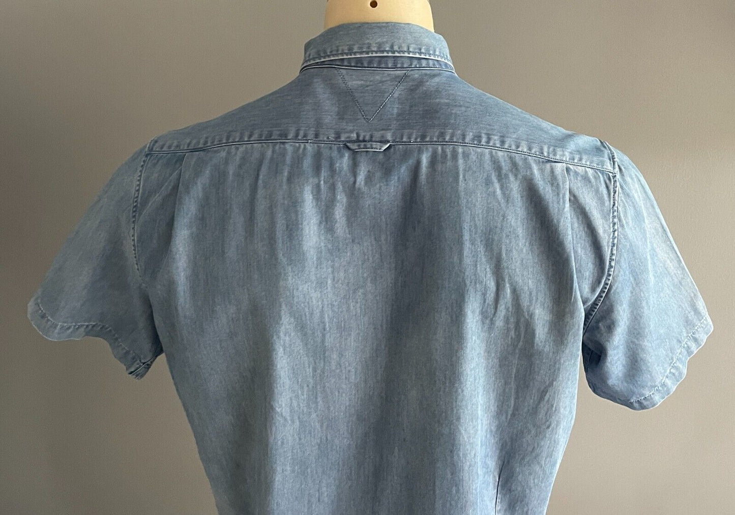 INDUSTRIE Shirt Blue Chambray Short Sleeve Mens Sz M Button Front Short Sleeves