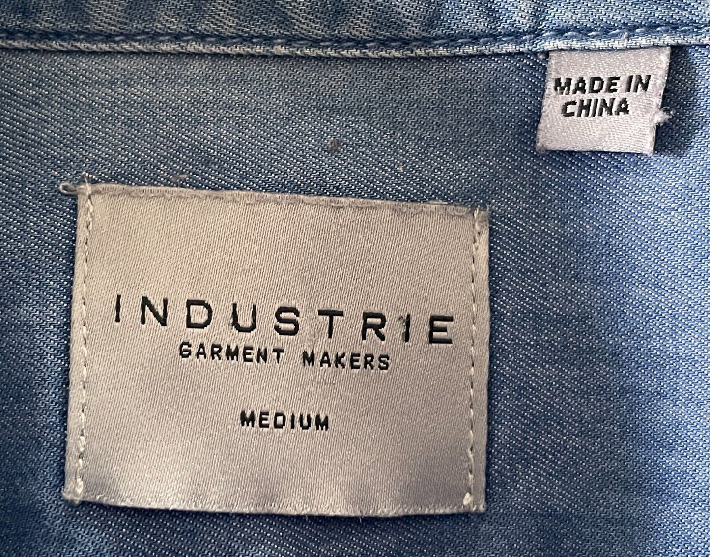 INDUSTRIE Shirt Blue Chambray Short Sleeve Mens Sz M Button Front Short Sleeves