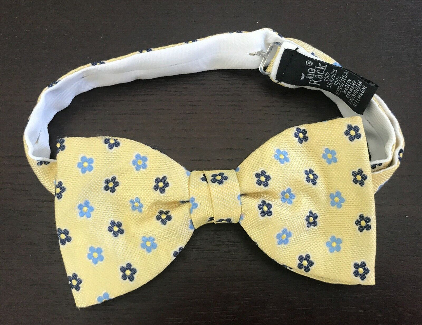 Mens TIE RACK Bow Tie Gift Box Yellow Blue Daisy Silk PreTied Adjust at Neck NEW