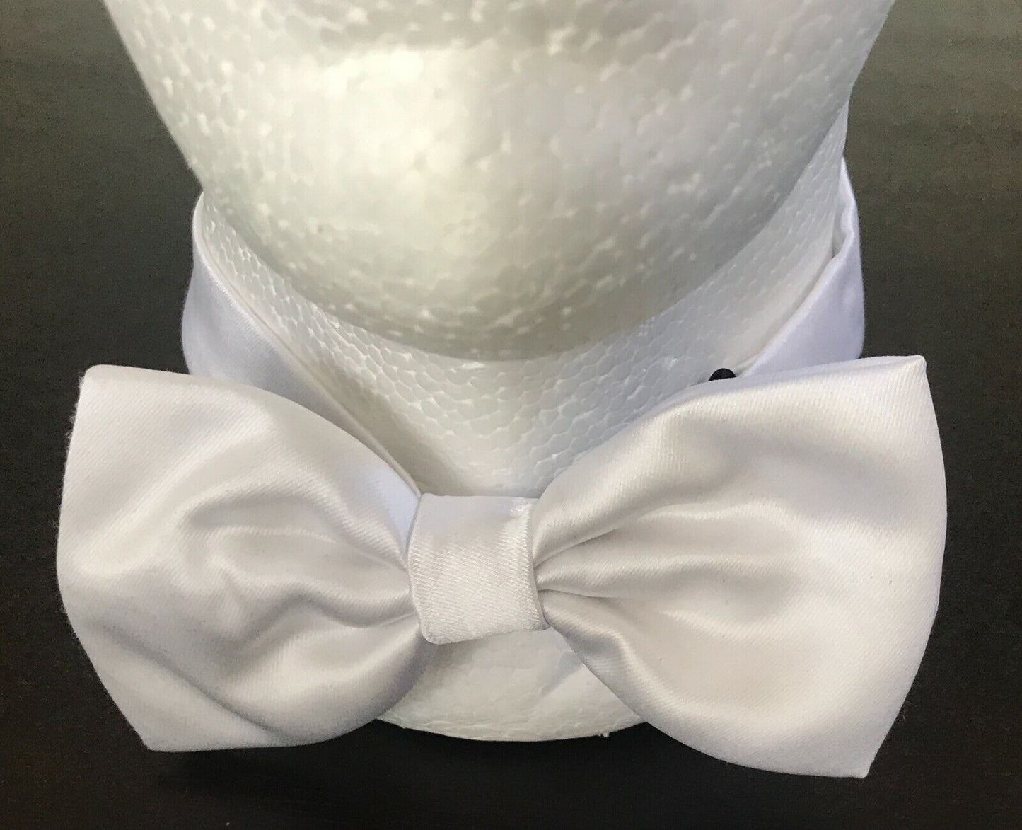 RON BENNETT Classic Mens White Pre-Tied Adjustable Neck Bow Tie