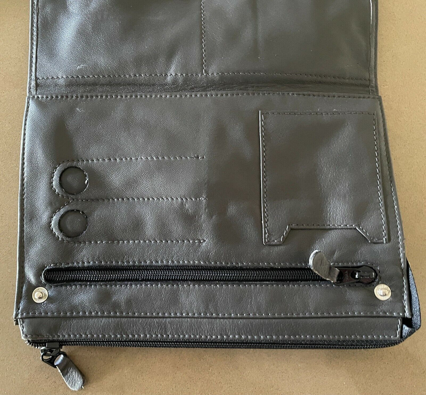 PEGASUS CLUB Man Bag Grey Taupe Leather TriFold Wristlet Travel European NEW