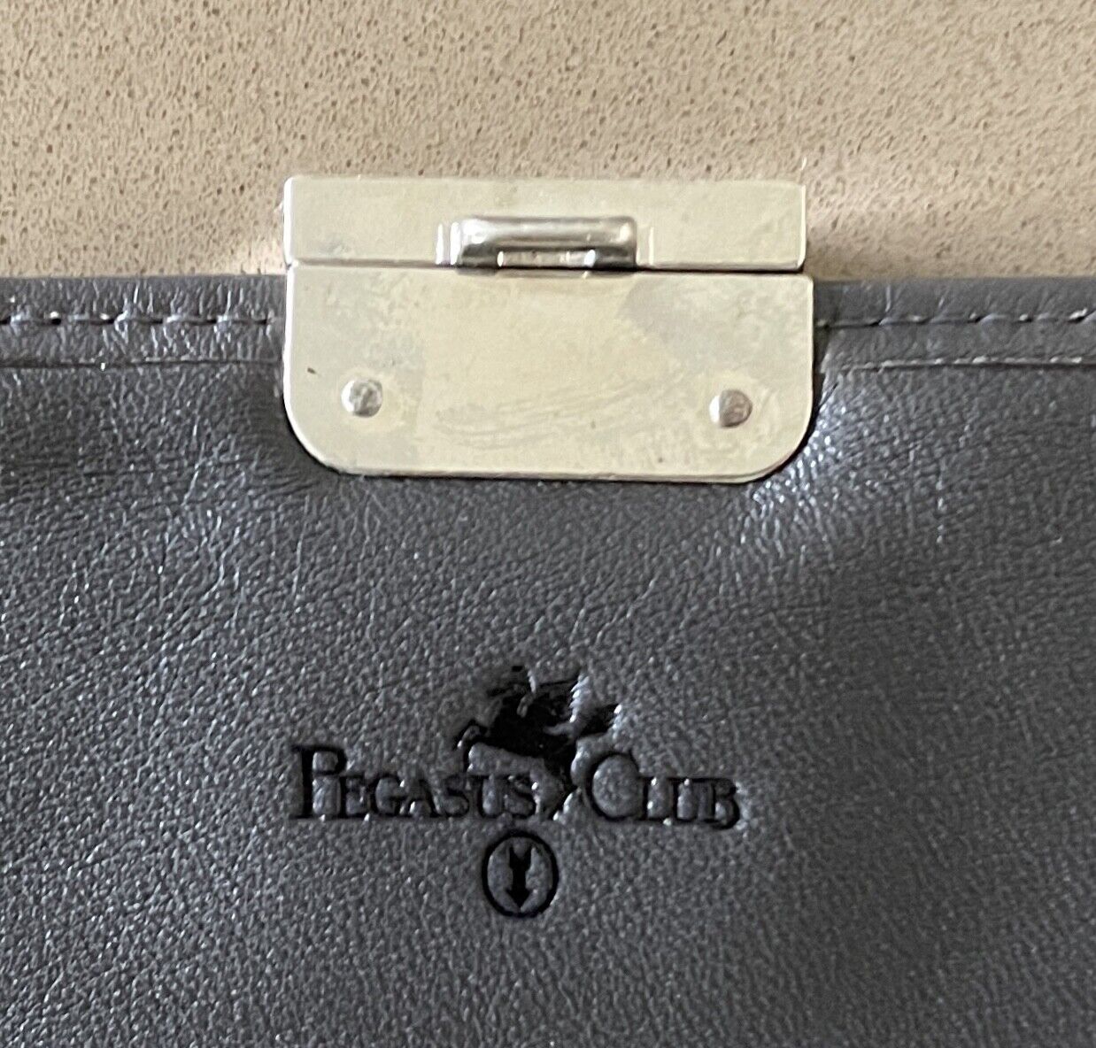 PEGASUS CLUB Man Bag Grey Taupe Leather TriFold Wristlet Travel European NEW