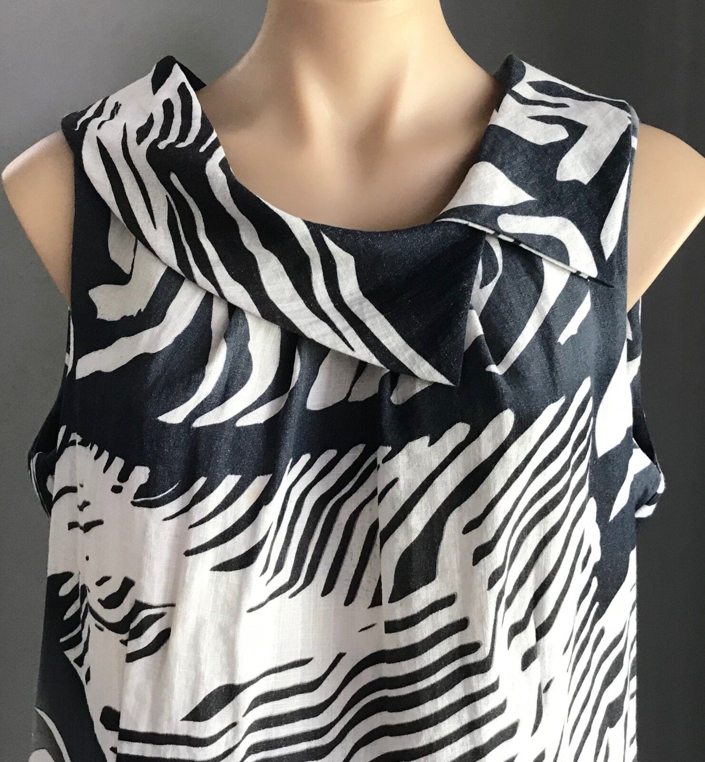 GORDON SMITH Dress Black Grey White Silver Print Oversized Collar Shift Size 14