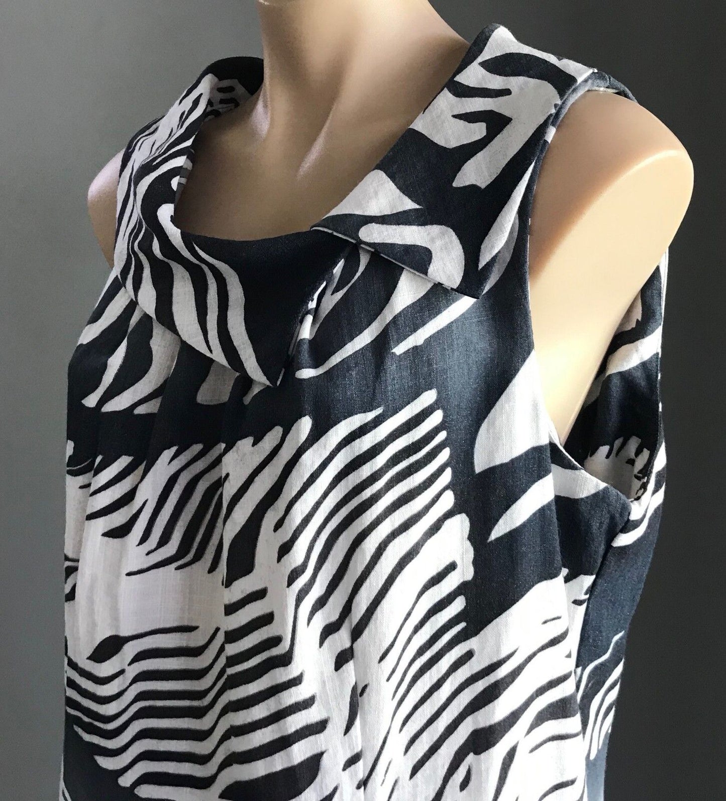 GORDON SMITH Dress Black Grey White Silver Print Oversized Collar Shift Size 14