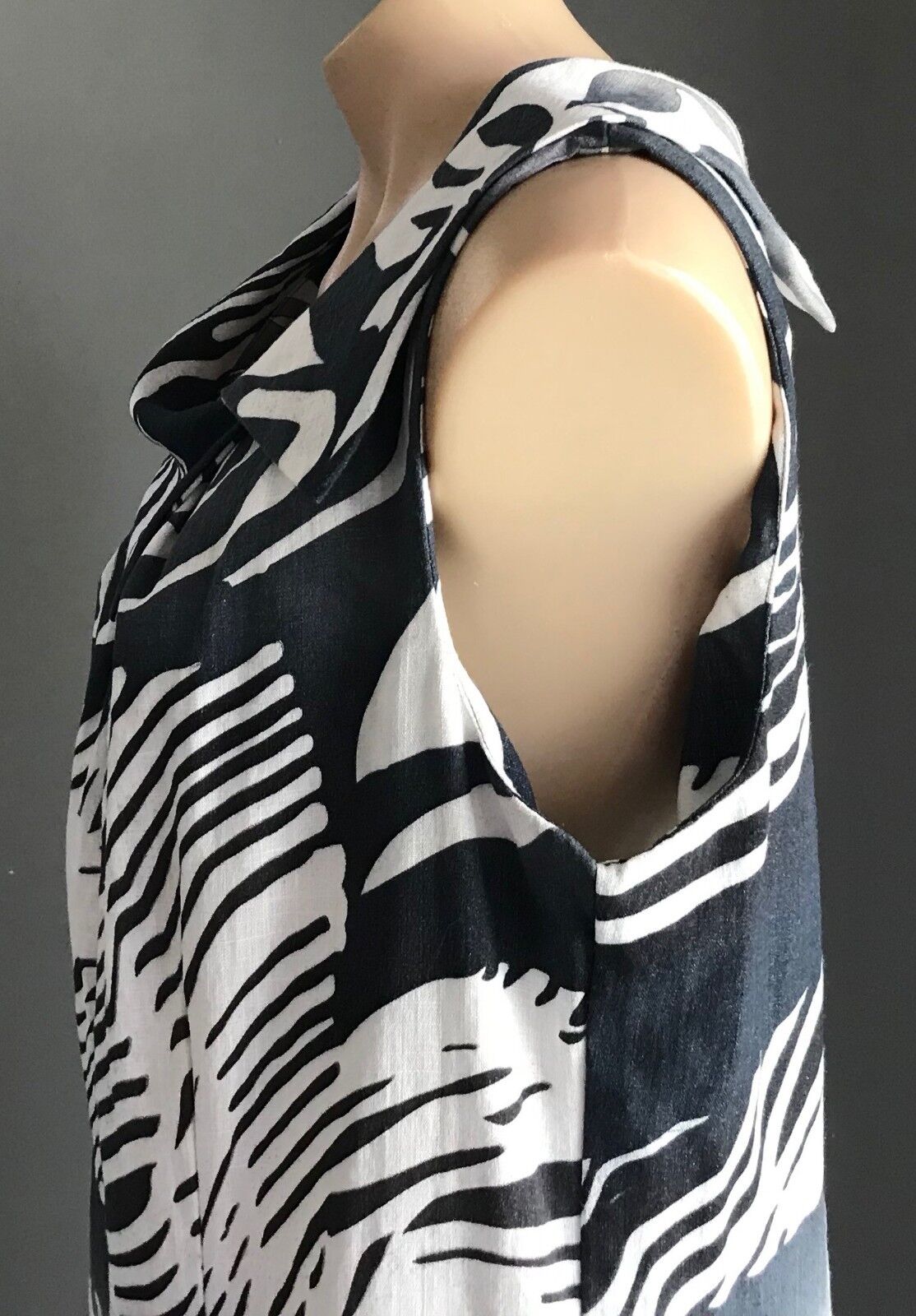 GORDON SMITH Dress Black Grey White Silver Print Oversized Collar Shift Size 14