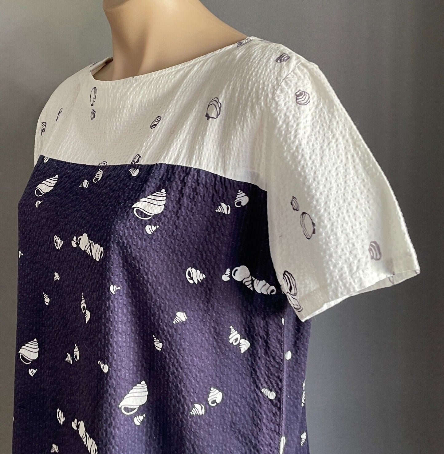 WRAGGS Dress White Navy Seersucker Fabric Seashell Short Sleeve Size 14 1980's