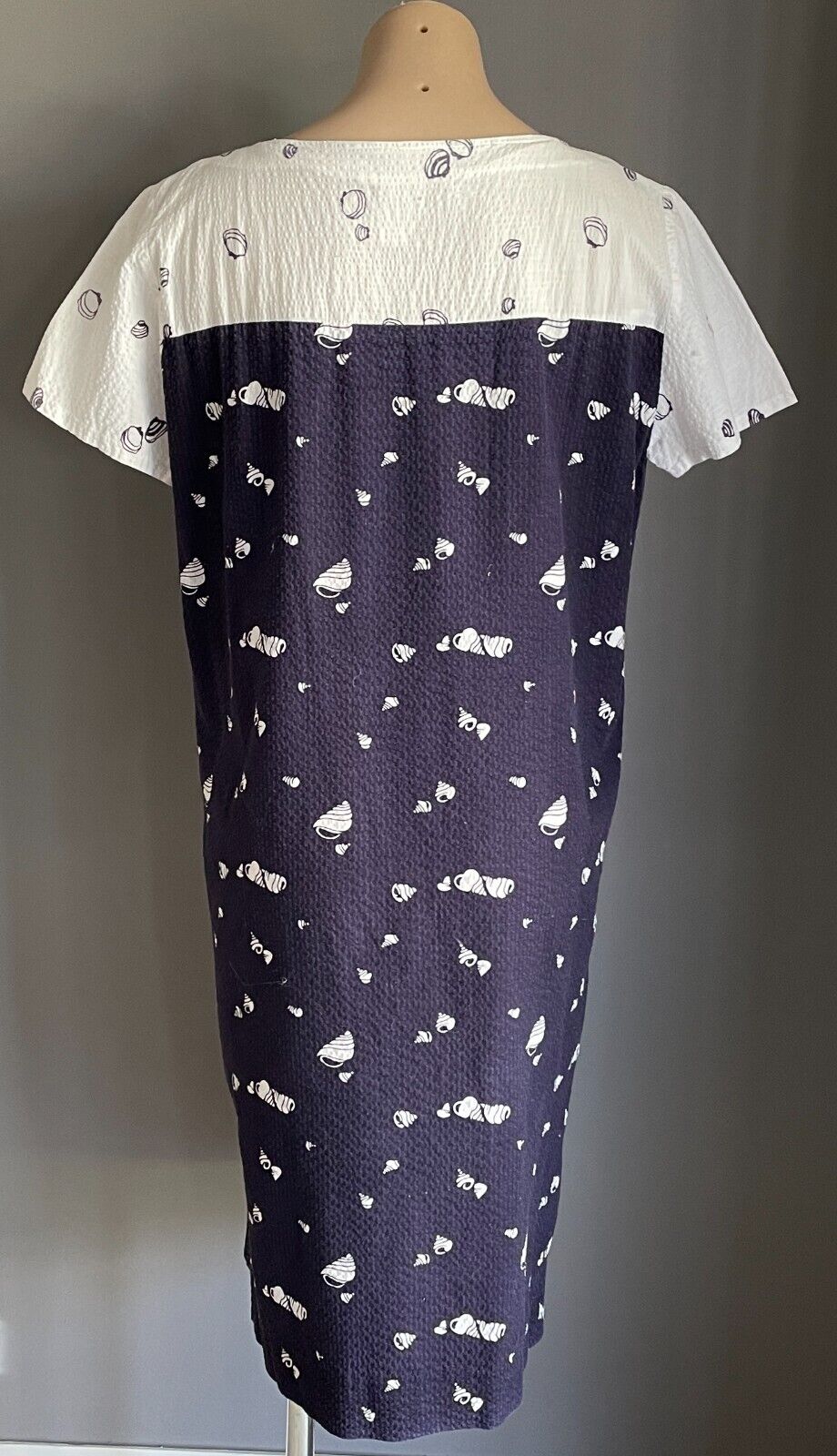 WRAGGS Dress White Navy Seersucker Fabric Seashell Short Sleeve Size 14 1980's