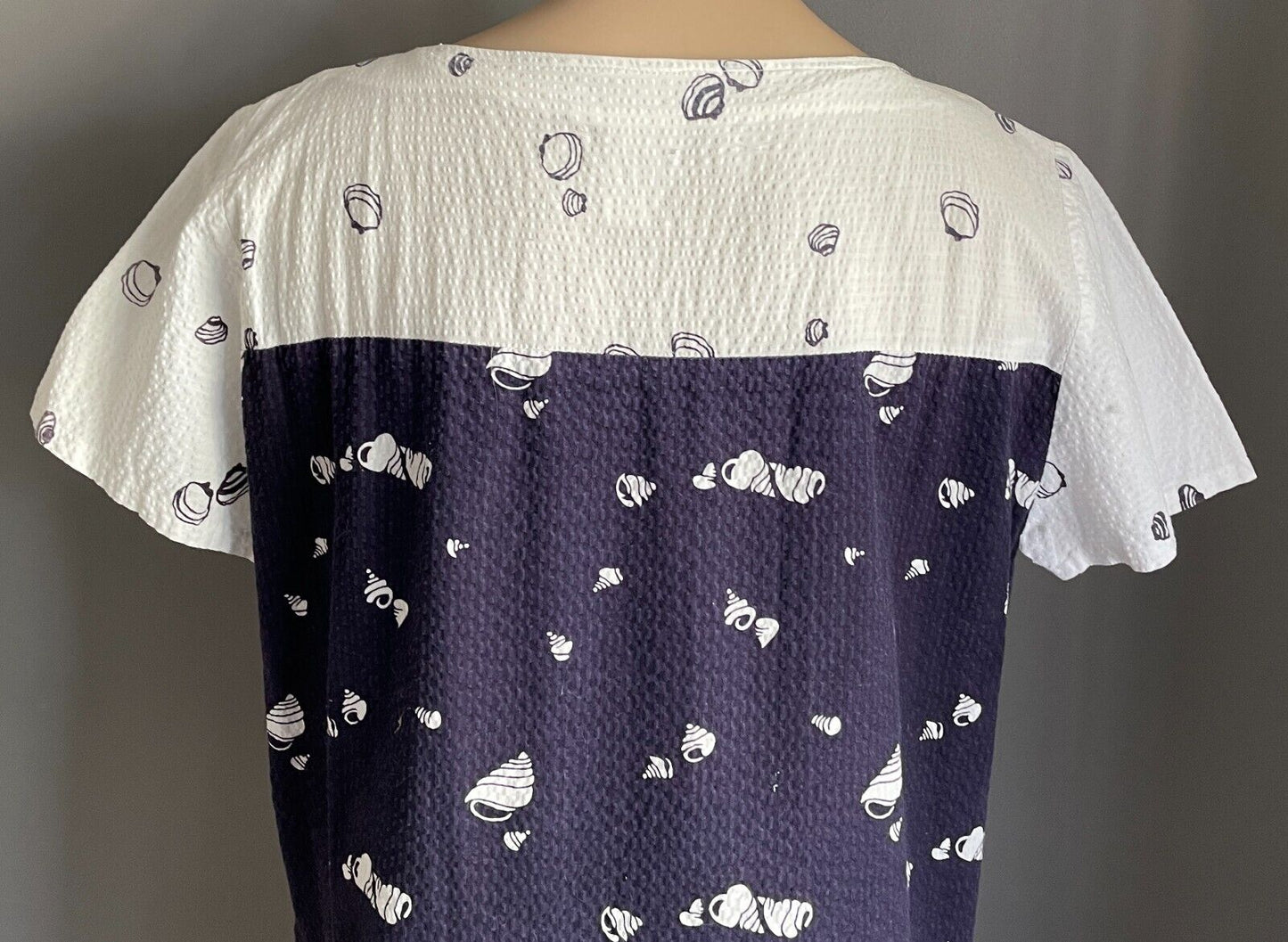 WRAGGS Dress White Navy Seersucker Fabric Seashell Short Sleeve Size 14 1980's
