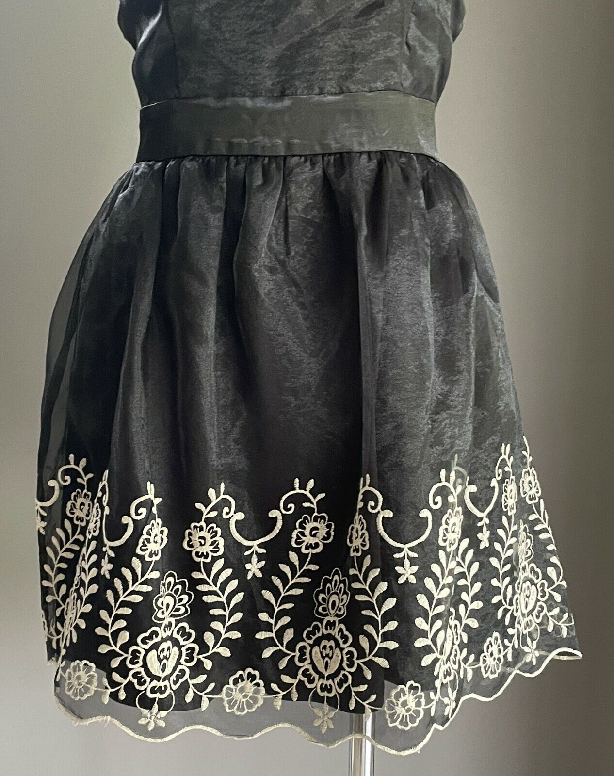 HAVE & HAVE Tie Back Dress Black Strapless Empire Waist w Embroidered Hem Size L