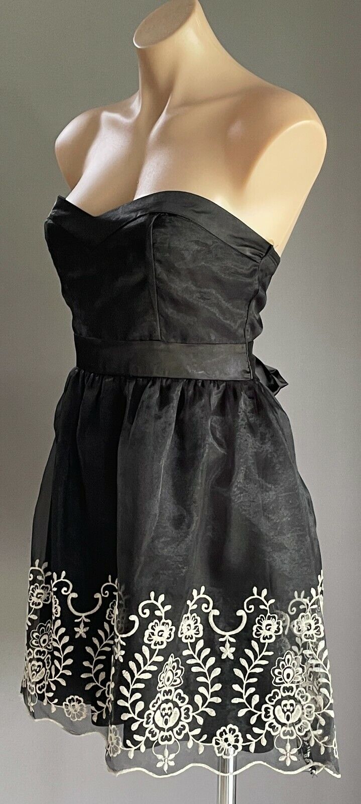 HAVE & HAVE Tie Back Dress Black Strapless Empire Waist w Embroidered Hem Size L