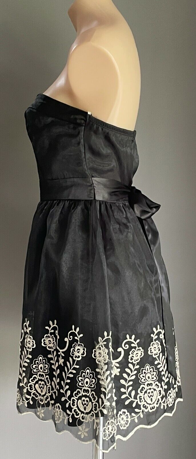 HAVE & HAVE Tie Back Dress Black Strapless Empire Waist w Embroidered Hem Size L