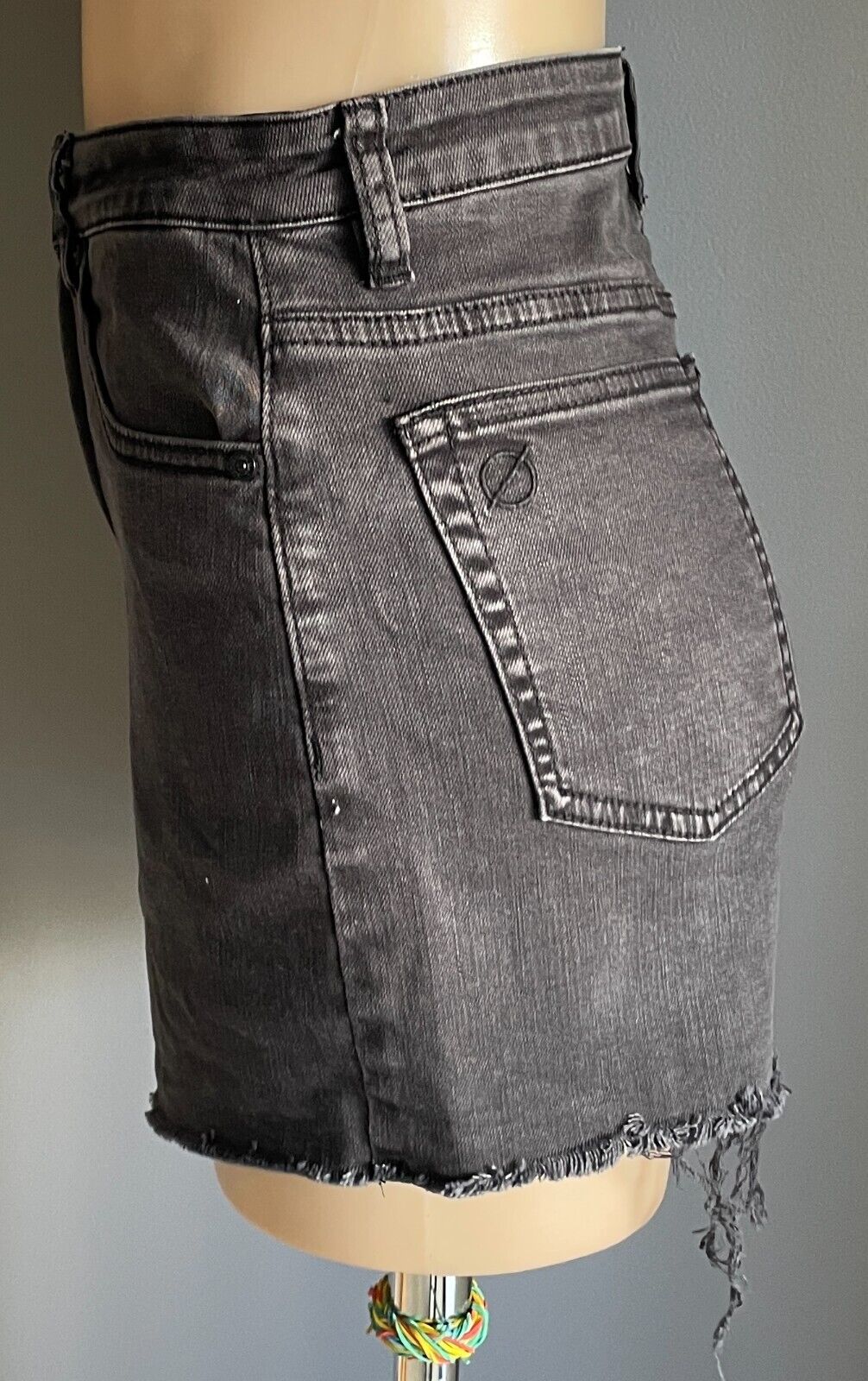 SILENT THEORY Black Denim Jeans Shorts High Rise Fray Hem Cut Off  Size 10 Hi