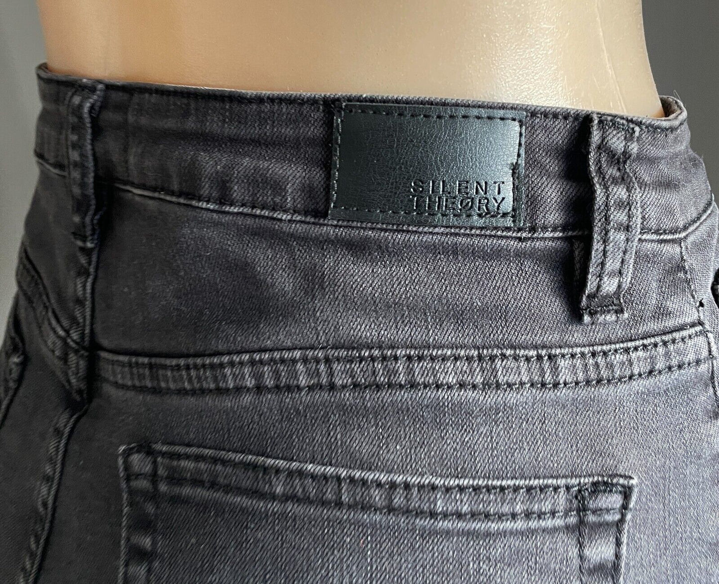 SILENT THEORY Black Denim Jeans Shorts High Rise Fray Hem Cut Off  Size 10 Hi