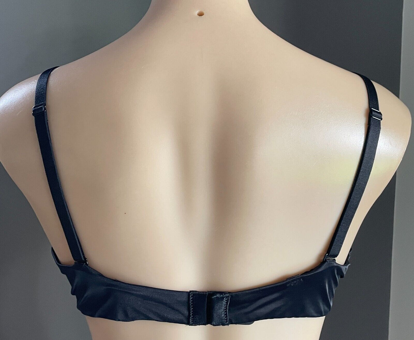 FINE LINES Bra 16B Black Refined 5 Way Convertible Bra Underwire Smooth - RL026A