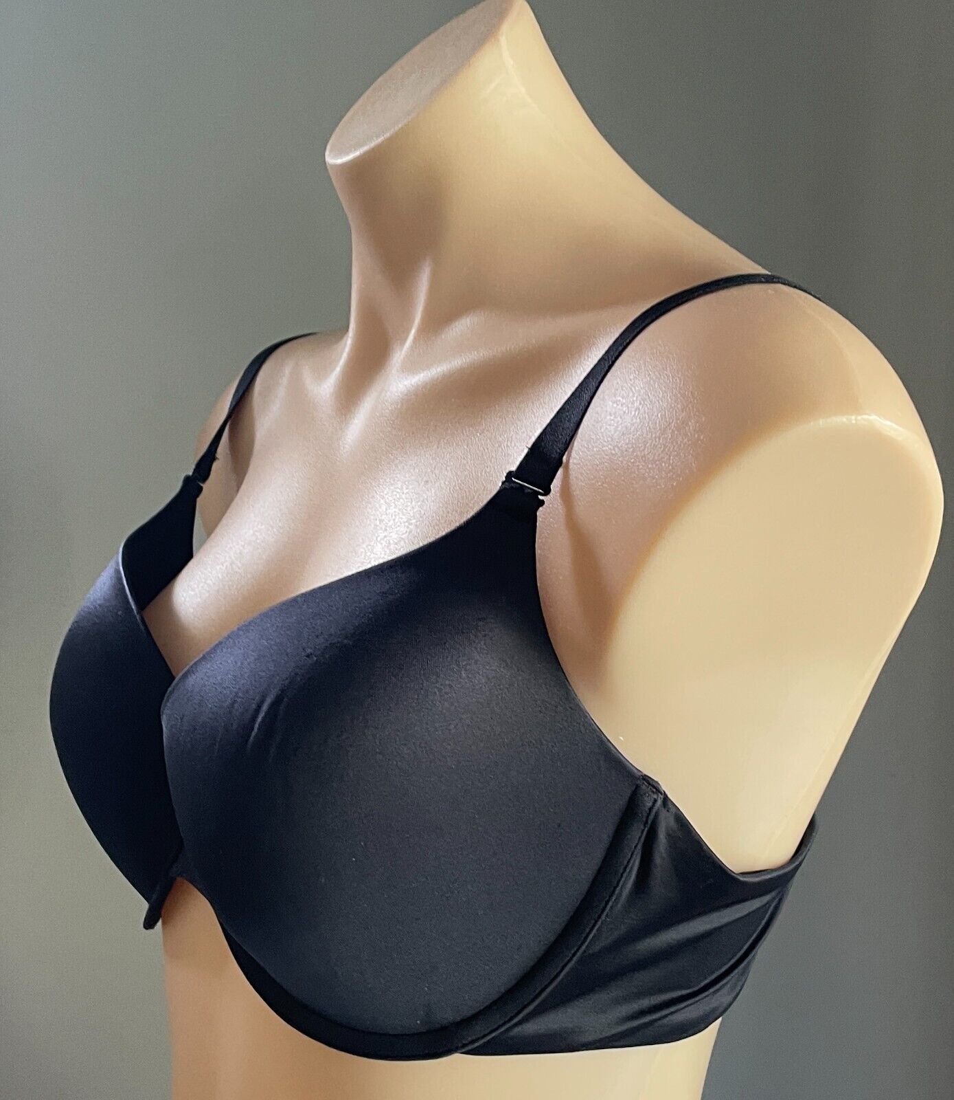 FINE LINES Bra 16B Black Refined 5 Way Convertible Bra Underwire Smooth - RL026A