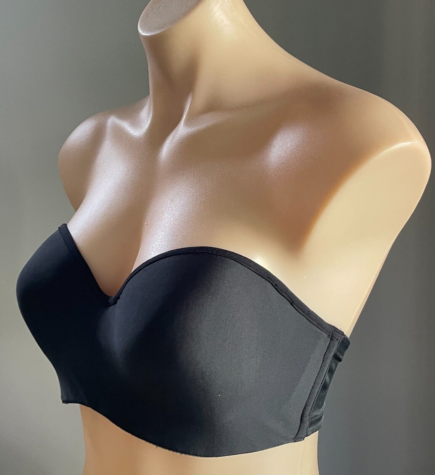 BERLEI Bra Black Strapless Smooth Underwire Size 16C Style Y431G No Straps