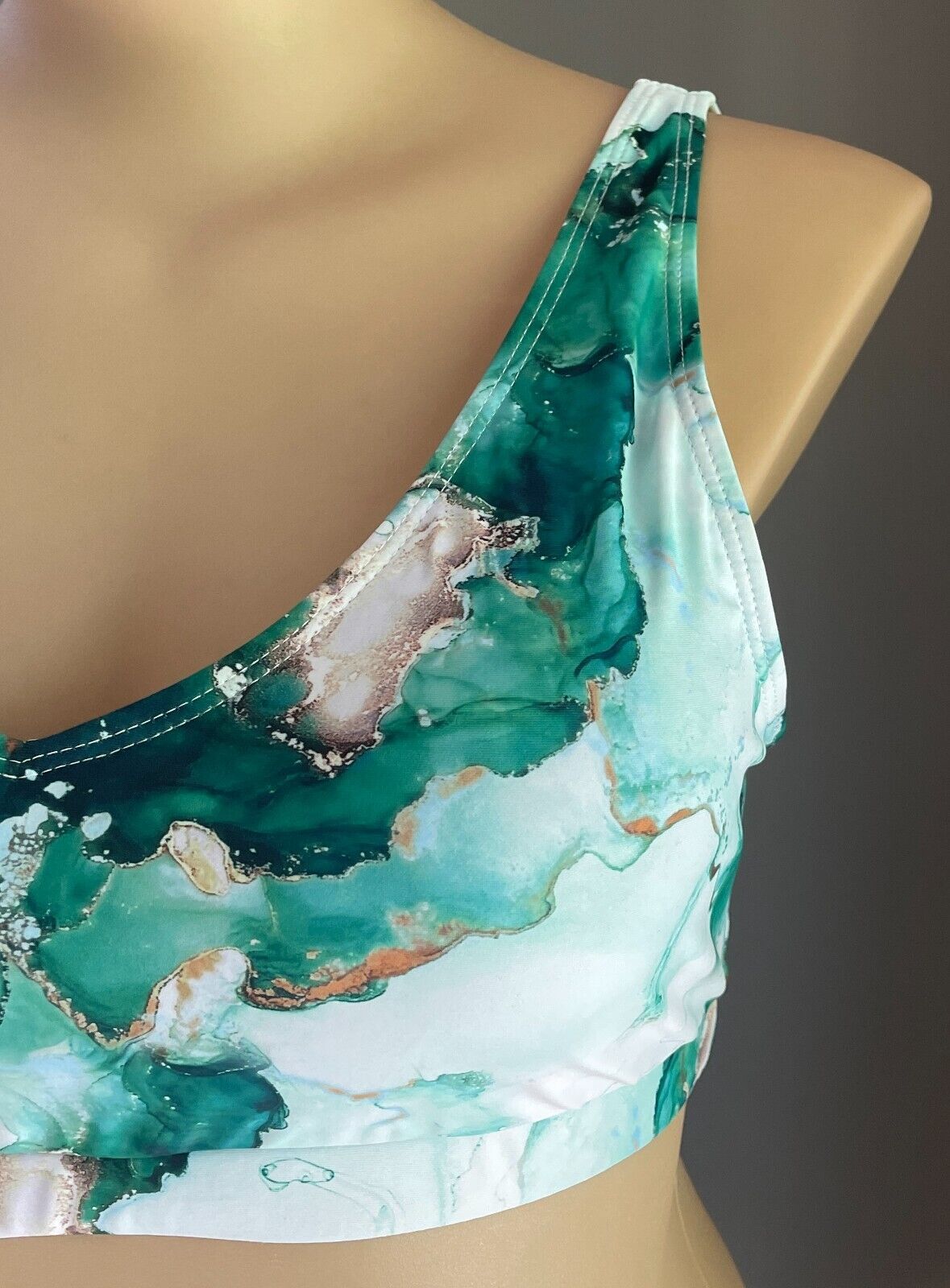 Sport Crop Top V-Neck Shades of Green Marble Print 3XL 22 Gym Work Out Active