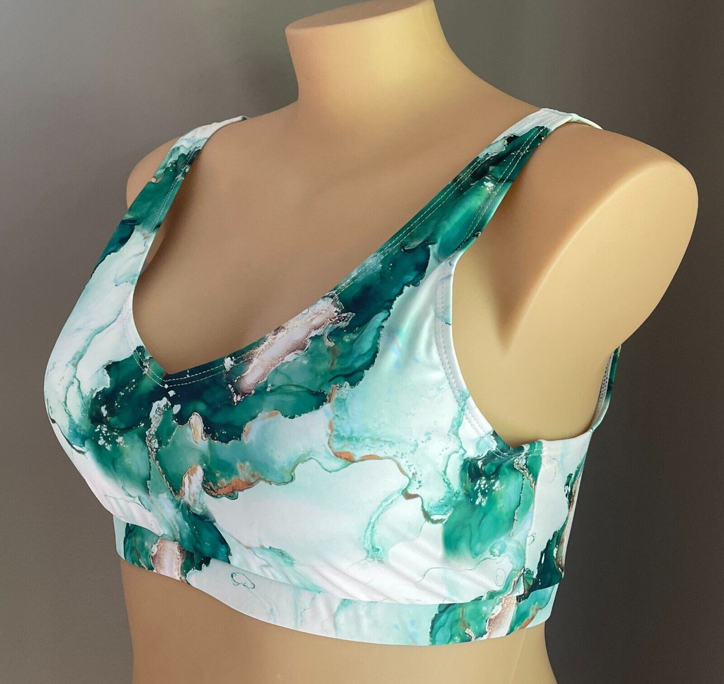 Sport Crop Top V-Neck Shades of Green Marble Print 3XL 22 Gym Work Out Active