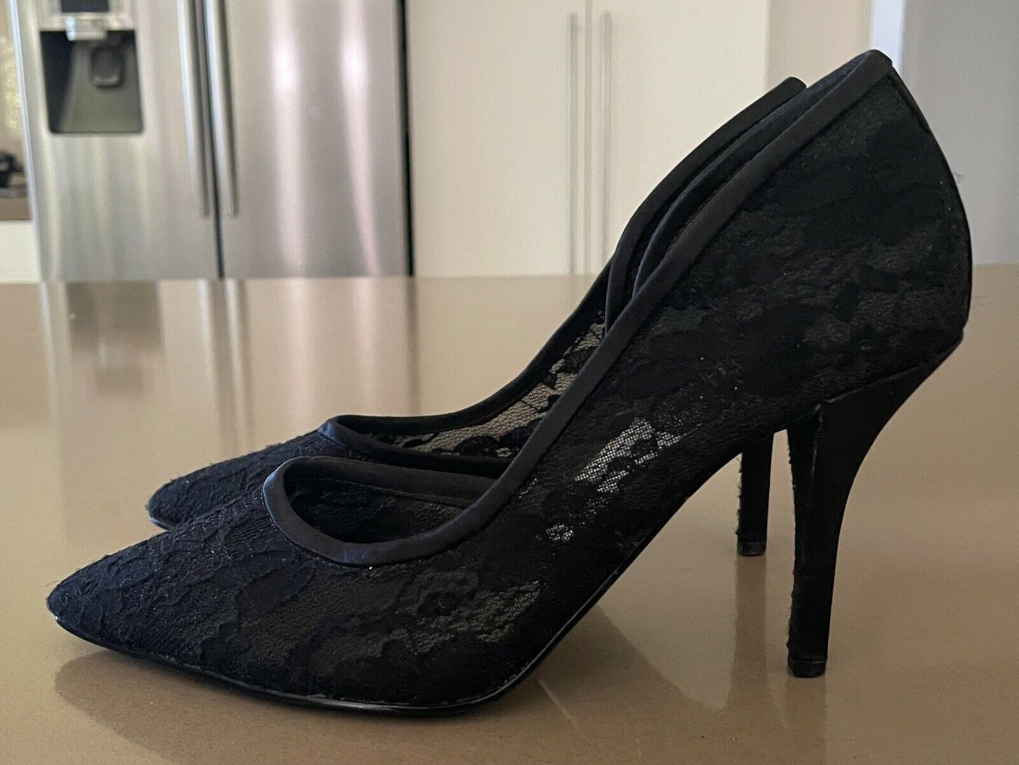 SANDLER "Precious" High Heel Shoes Black Lace Pointed Toe Stilettos Size 7B