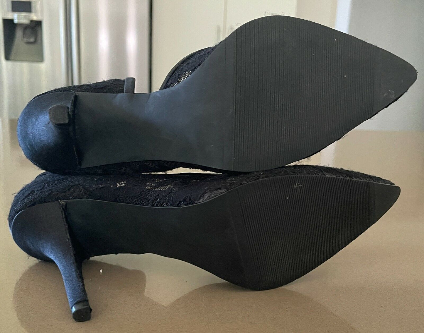 SANDLER "Precious" High Heel Shoes Black Lace Pointed Toe Stilettos Size 7B