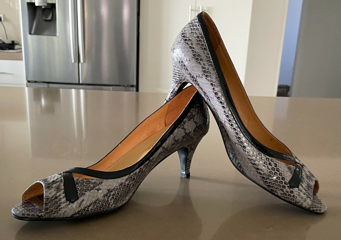 VICKIE HONG KONG Custom Shoes Brown Taupe Black Patent Snake Leather Heels Sz 42