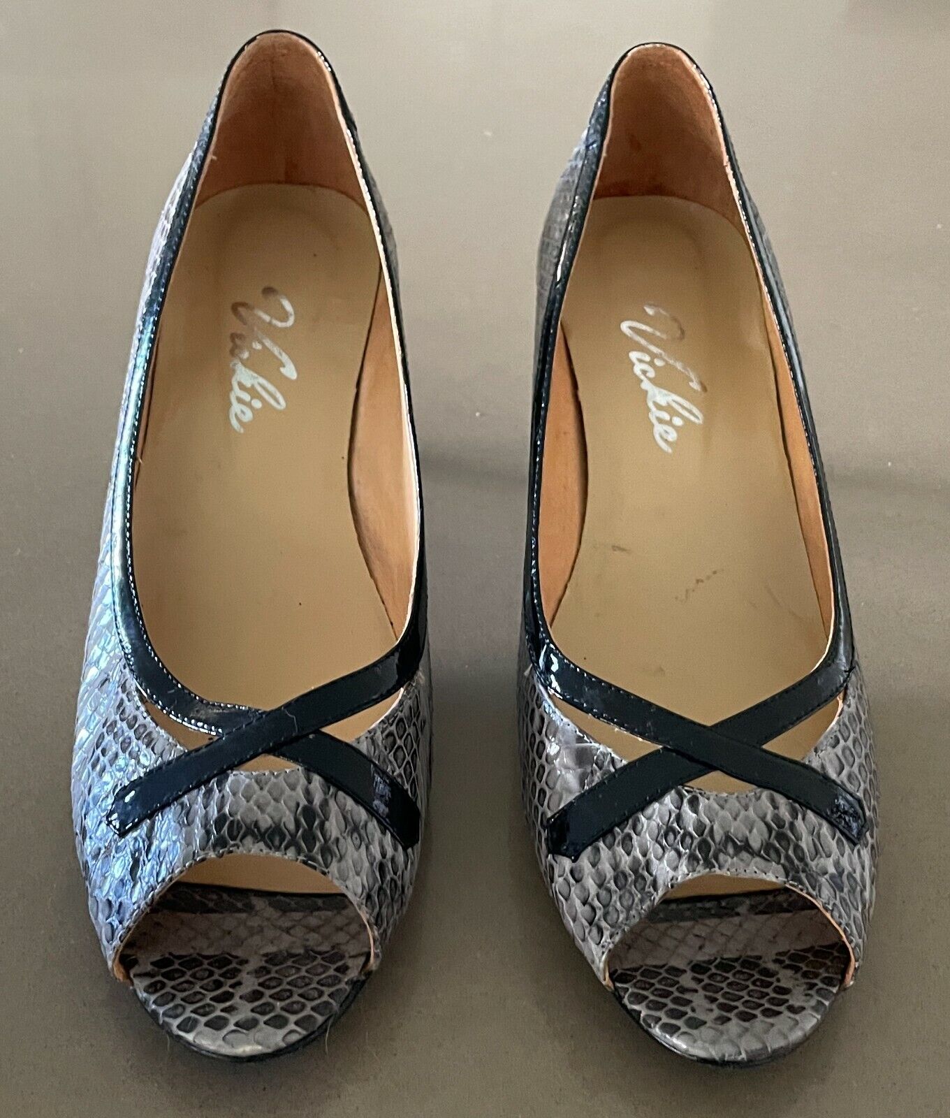 VICKIE HONG KONG Custom Shoes Brown Taupe Black Patent Snake Leather Heels Sz 42