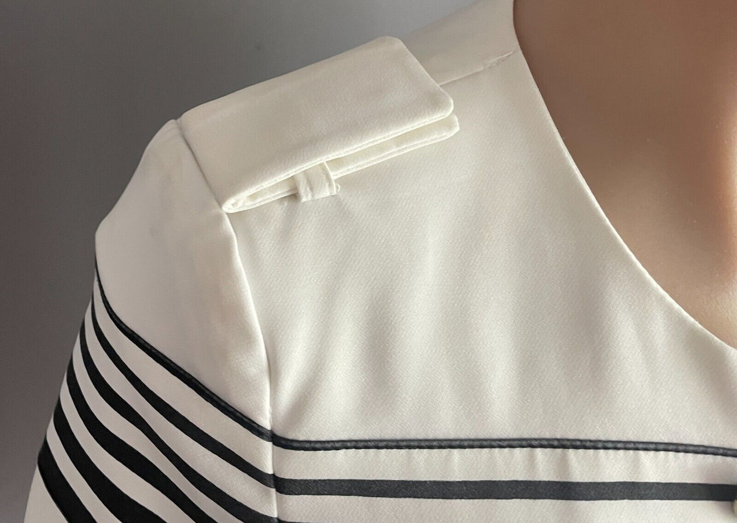 A YILIAN Jacket White & Black Stripe Trim 3/4 Sleeve Blazer Collarless Sz M 12