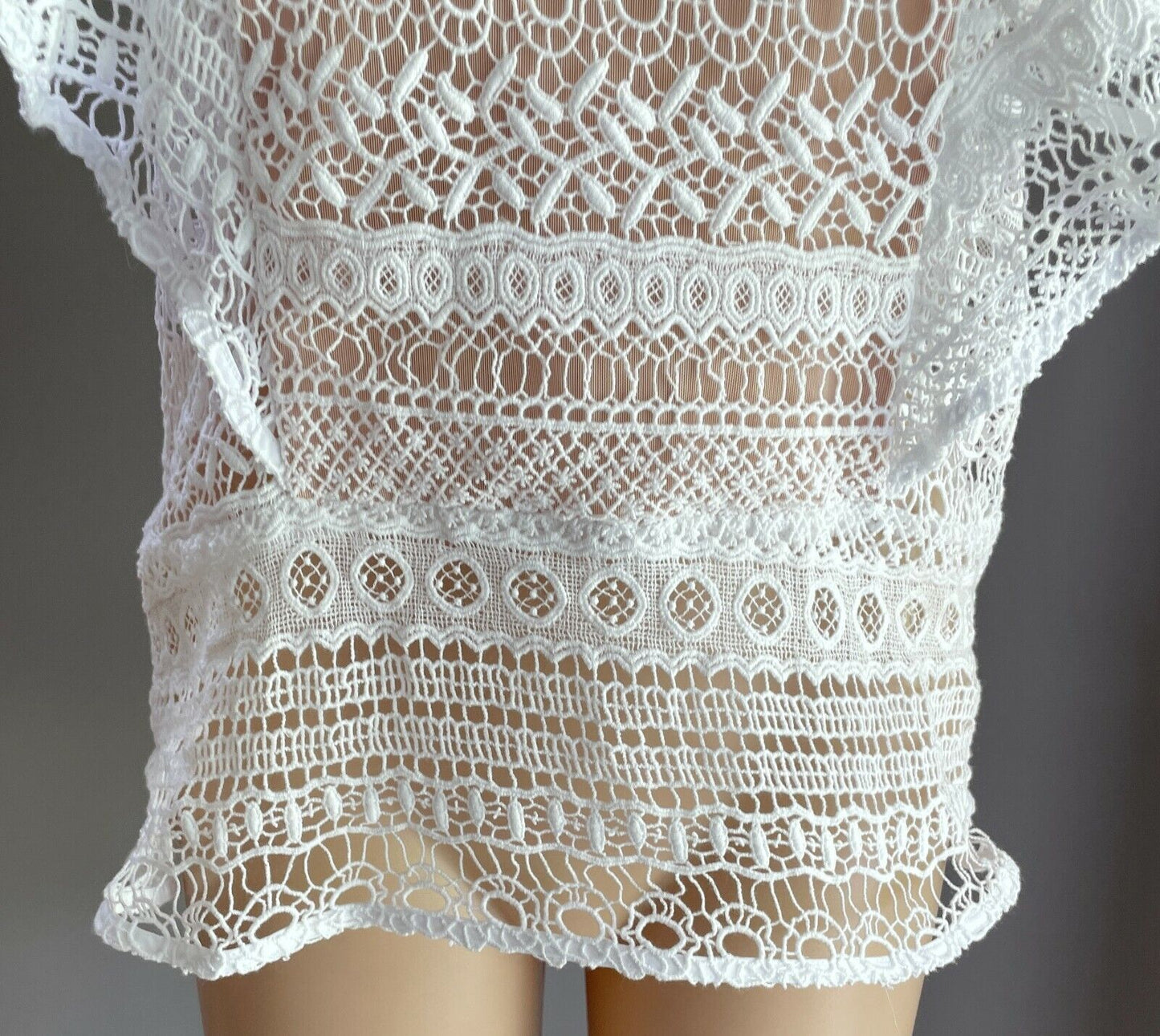 SEED HERITAGE Short Sleeve Blouse White Lace Ruffle Trim Nude Lining Top Sz 10