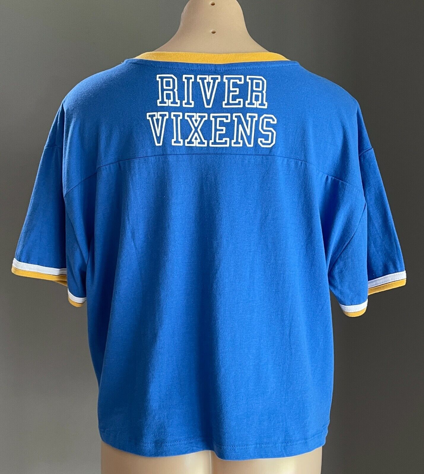 Jay Jays RIVERDALE T-shirt Blue Crop Short Sleeve Yellow White Trim Size XL NEW
