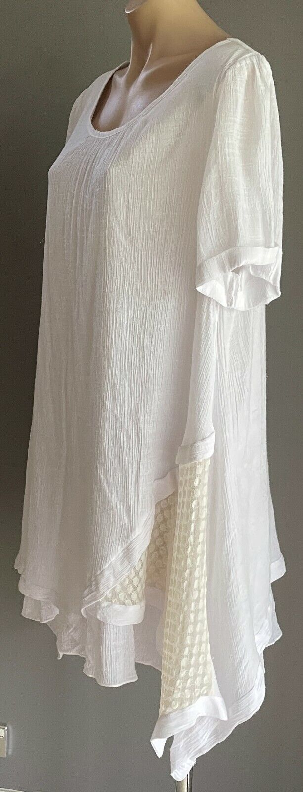 QUELQUE Lace Top White Cuffed Short Sleeve Blouse w Asymmetric Hem Ladies Sz 18