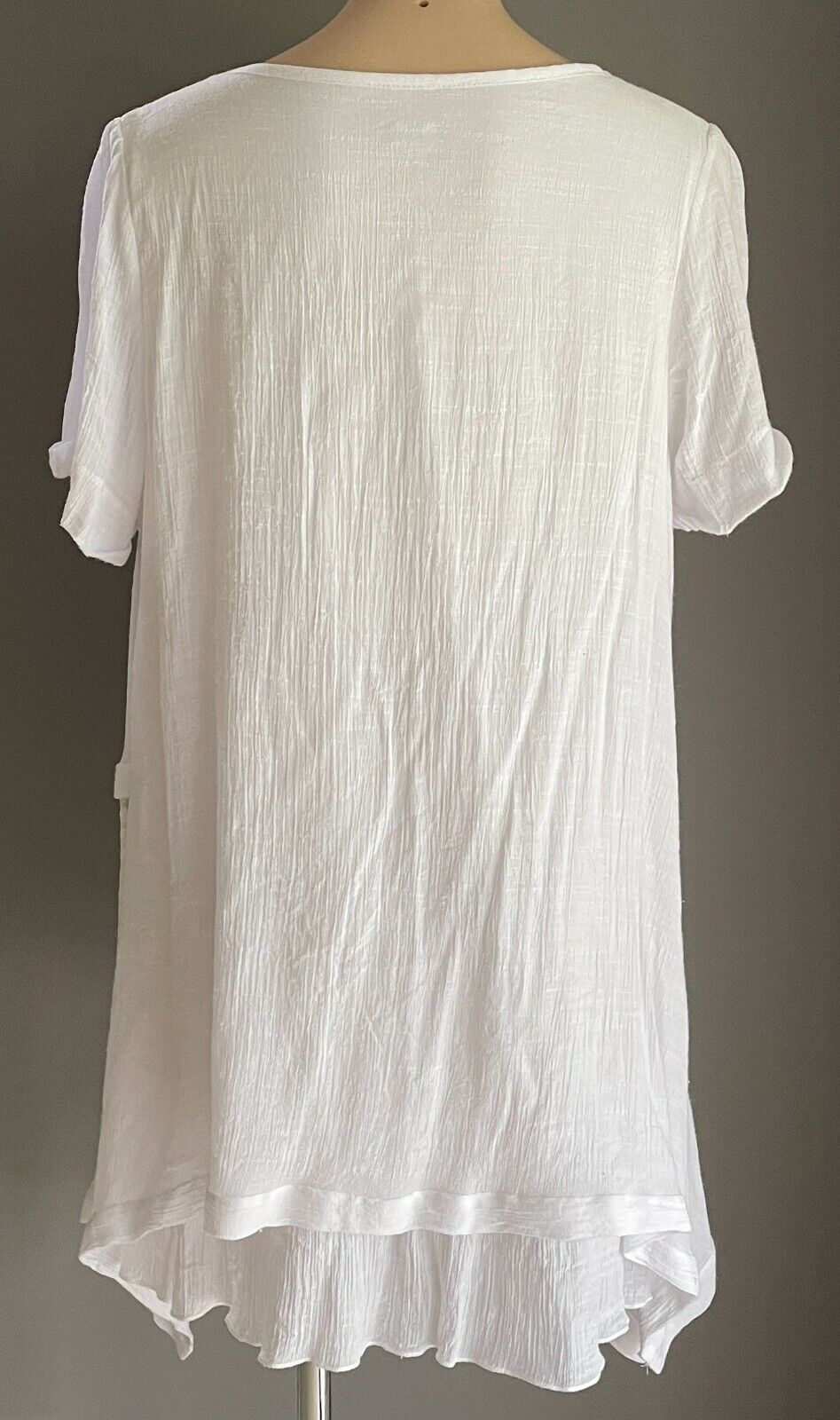 QUELQUE Lace Top White Cuffed Short Sleeve Blouse w Asymmetric Hem Ladies Sz 18