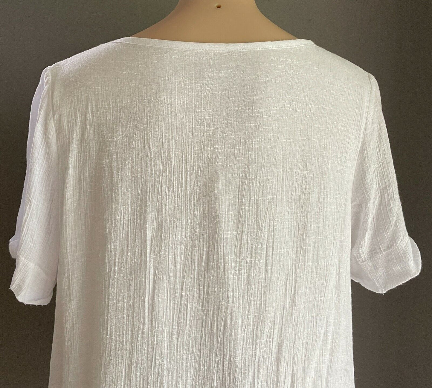 QUELQUE Lace Top White Cuffed Short Sleeve Blouse w Asymmetric Hem Ladies Sz 18