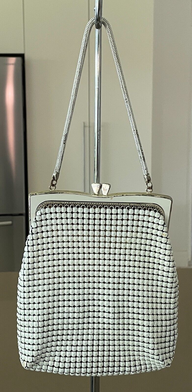 Vtg 70s GLOMESH White Short Chainlink Aluminium Mesh Medium Purse Clutch