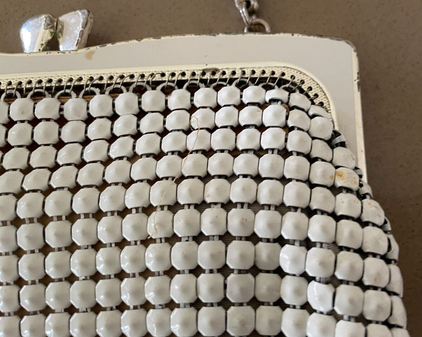 Vtg 70s GLOMESH White Short Chainlink Aluminium Mesh Medium Purse Clutch