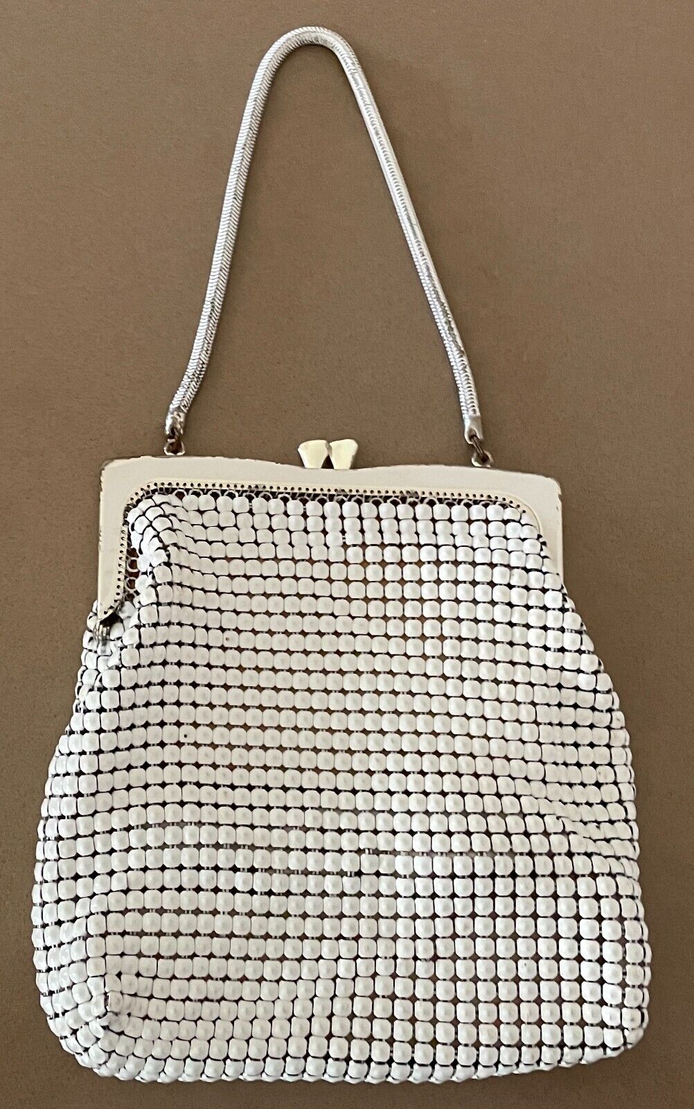 Vtg 70s GLOMESH White Short Chainlink Aluminium Mesh Medium Purse Clutch