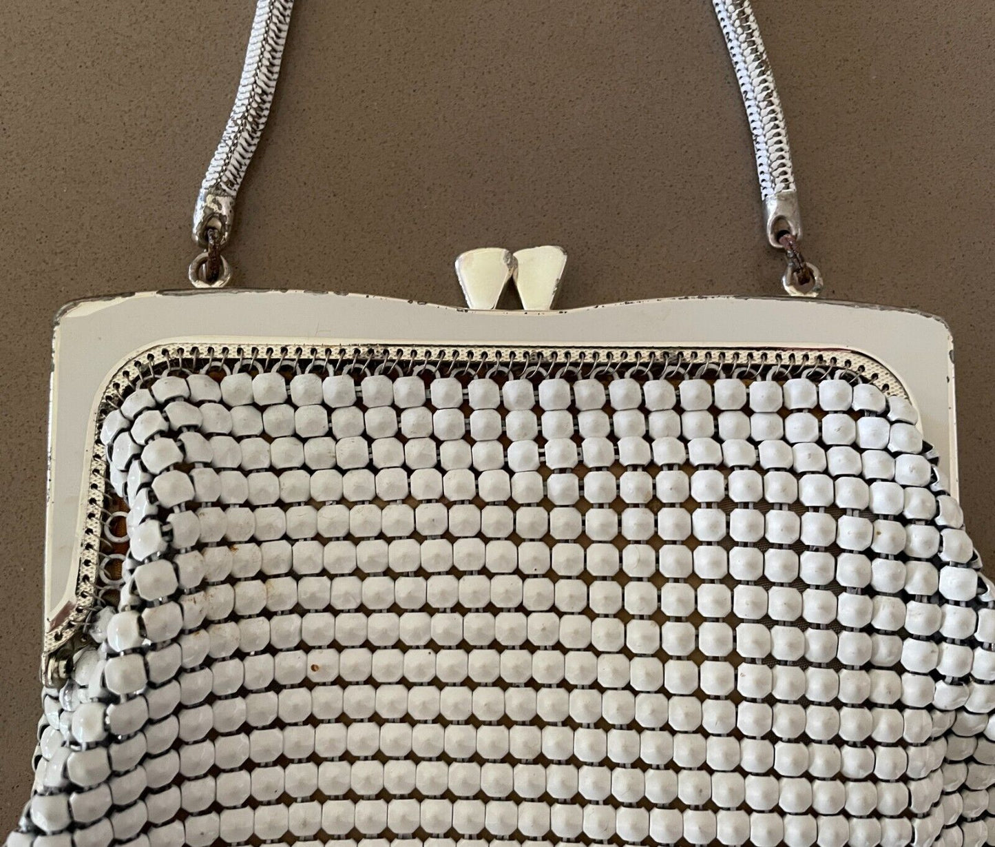 Vtg 70s GLOMESH White Short Chainlink Aluminium Mesh Medium Purse Clutch