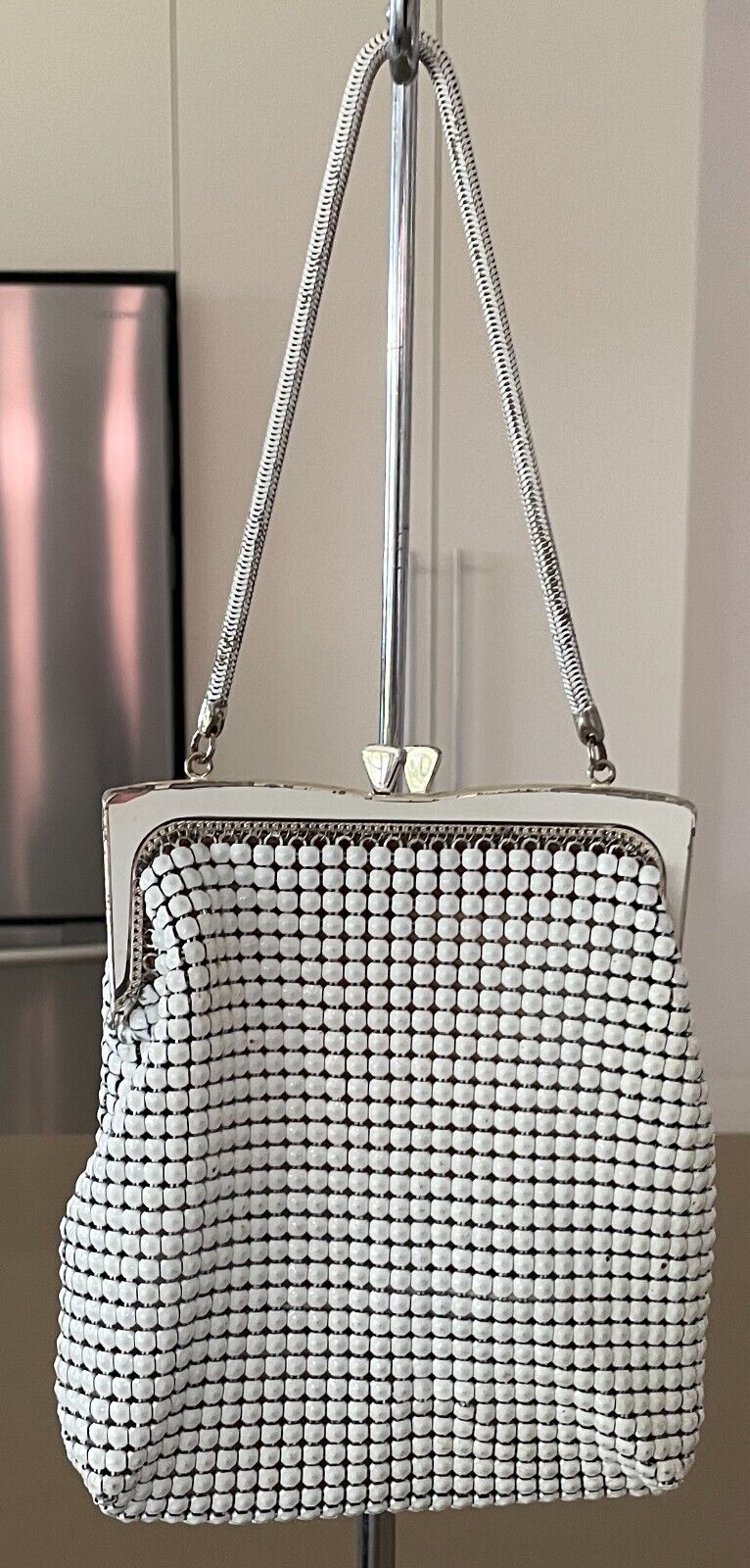Vtg 70s GLOMESH White Short Chainlink Aluminium Mesh Medium Purse Clutch