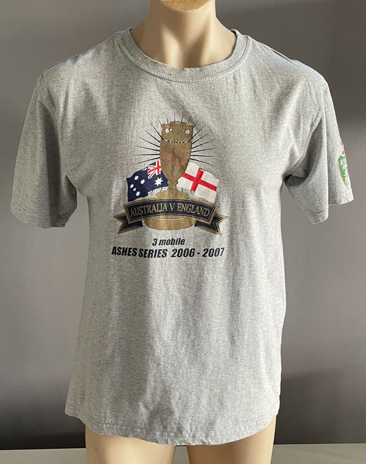 Mens CRICKET ASHES SERIES 2006 2007 T-Shirt Tee Australia V England Grey Sz XL