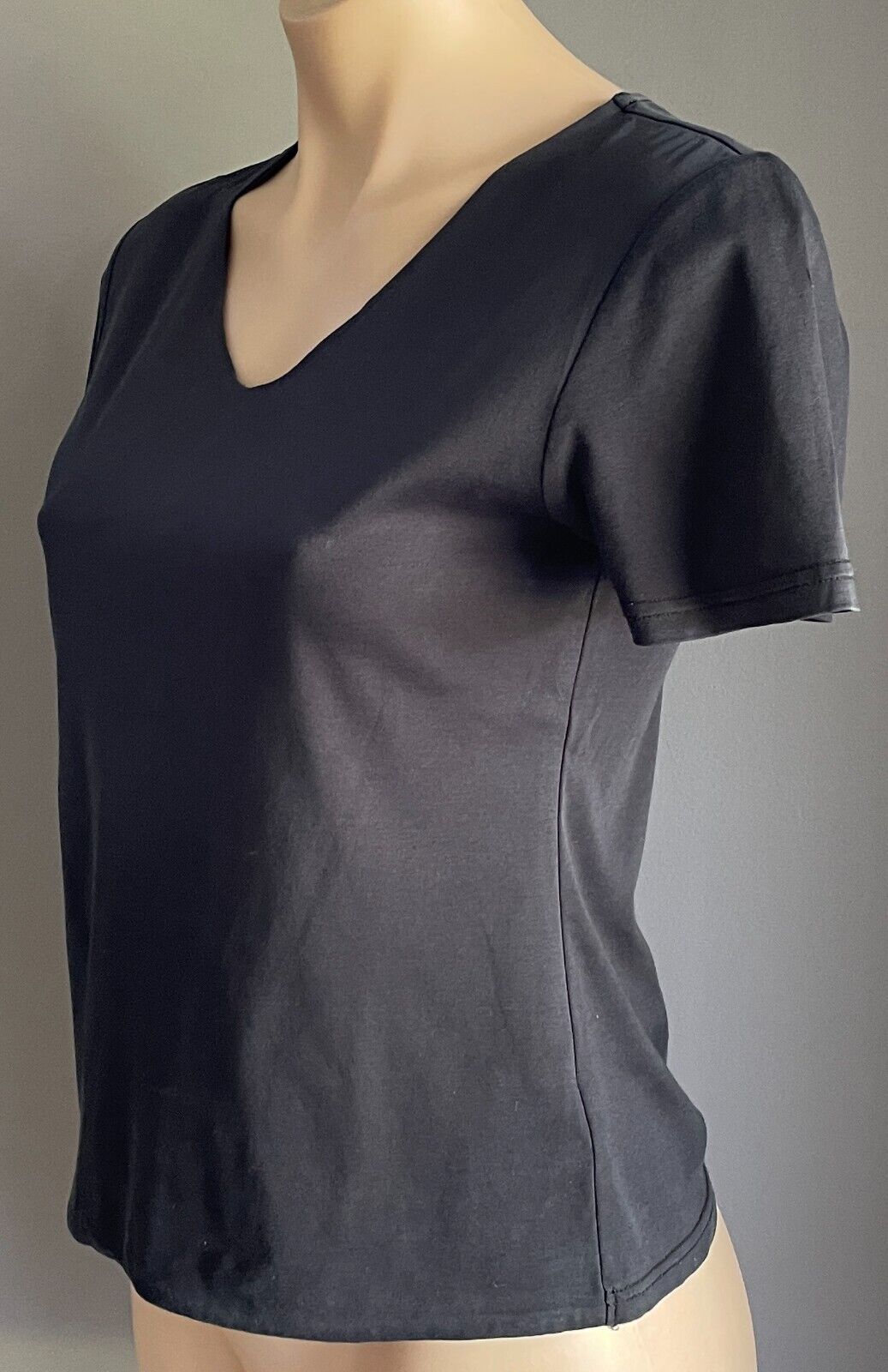 A.V.V  T-shirt Black Stretch Double Lined Front Top Short Sleeve Size M  A V V