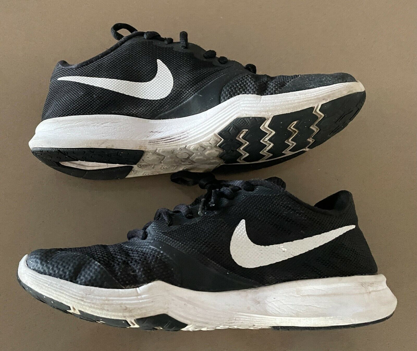 NIKE "City Training" Running Shoe Black White Ladies US 6 UK 3.5 EU 36.5 23cm