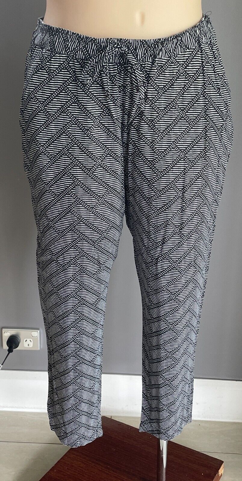 BELLE CURVE Pants Black White Tribal Print Elastic Waist Tapered Leg Size 18+