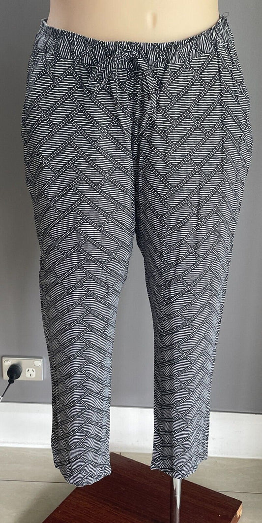 BELLE CURVE Pants Black White Tribal Print Elastic Waist Tapered Leg Size 18+